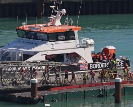 British Ministers Affirm Migrant Returns Deal with France Goes Ahead Amid Legal Injunction